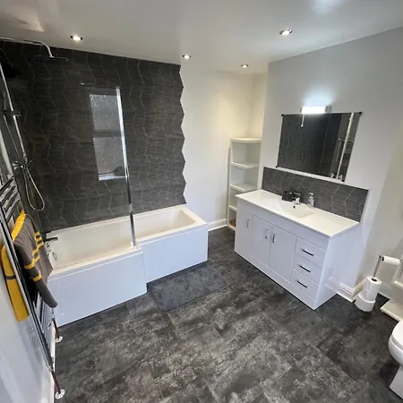 Wolf Hollow, Sleeps 4 Plus 2, Buxton Town Centre Exterior photo