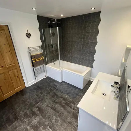 Wolf Hollow, Sleeps 4 Plus 2, Buxton Town Centre Exterior photo