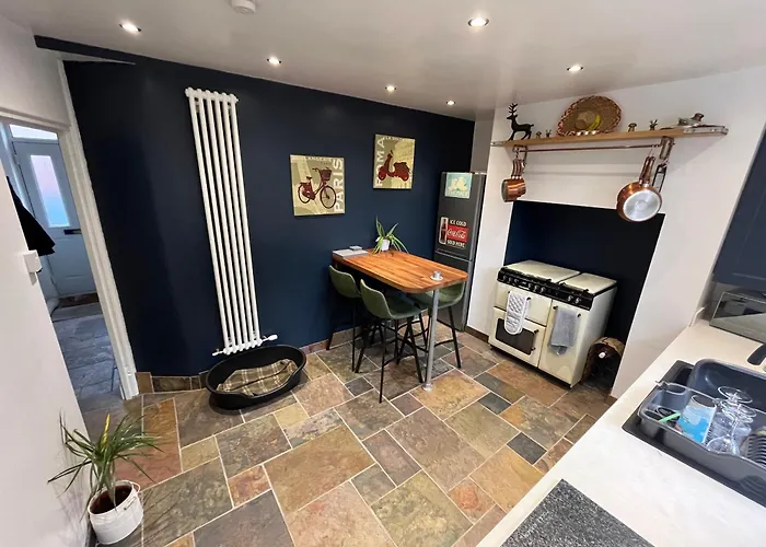 Wolf Hollow, Sleeps 4 Plus 2, Buxton Town Centre