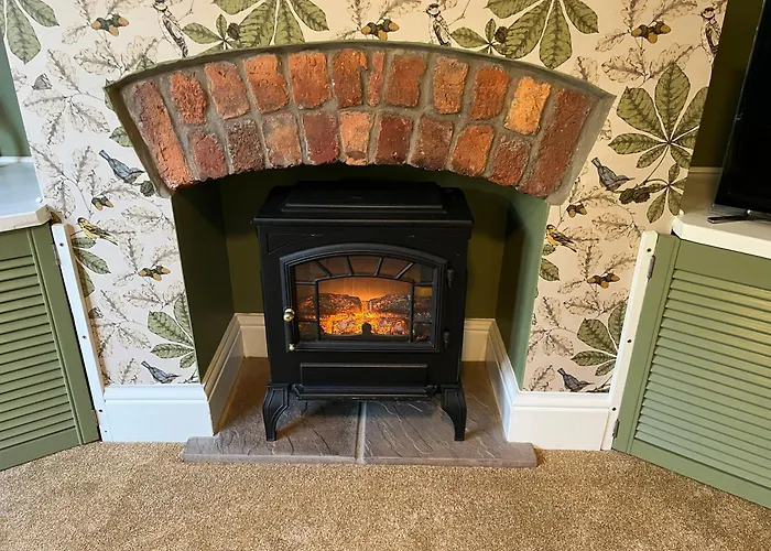 Wolf Hollow, Sleeps 4 Plus 2, Buxton Town Centre