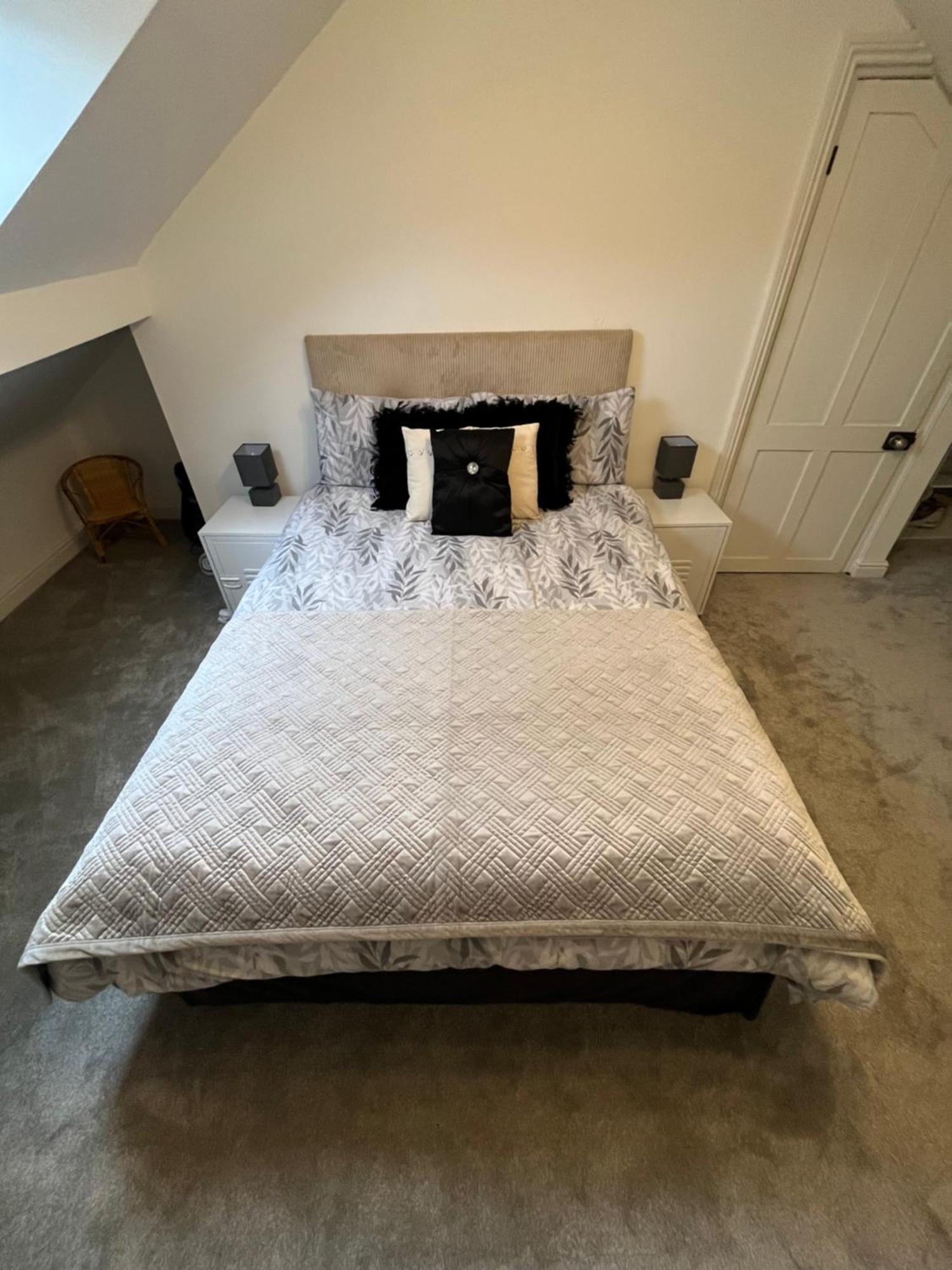 Wolf Hollow, Sleeps 4 2, Buxton Town Centre