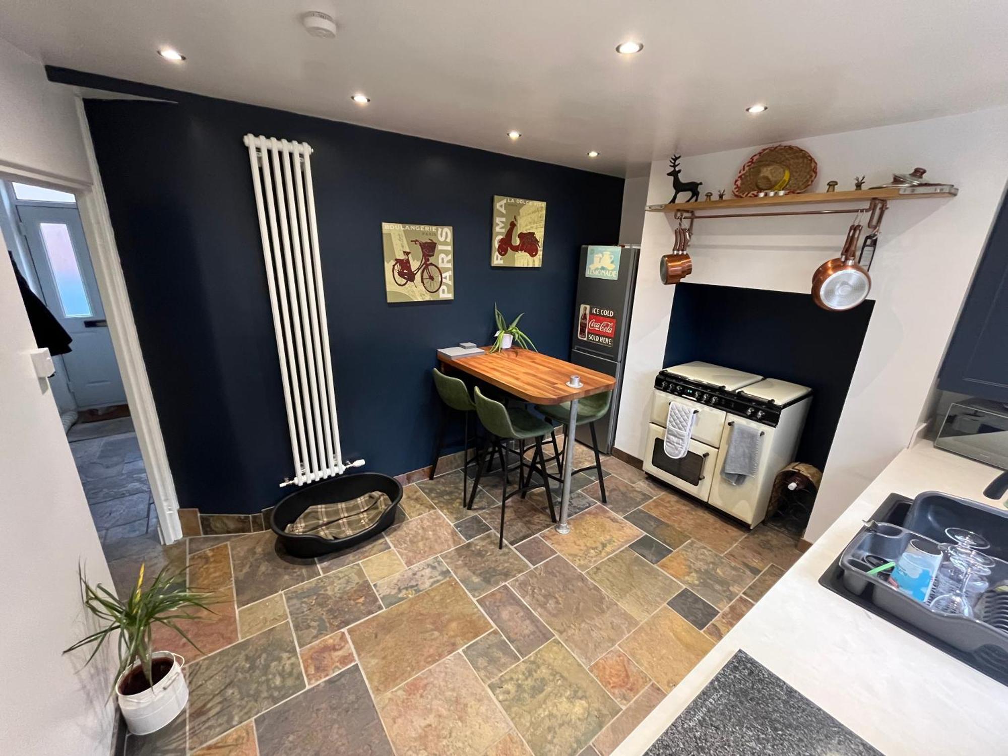 Wolf Hollow, Sleeps 4 2, Buxton Town Centre Holiday home