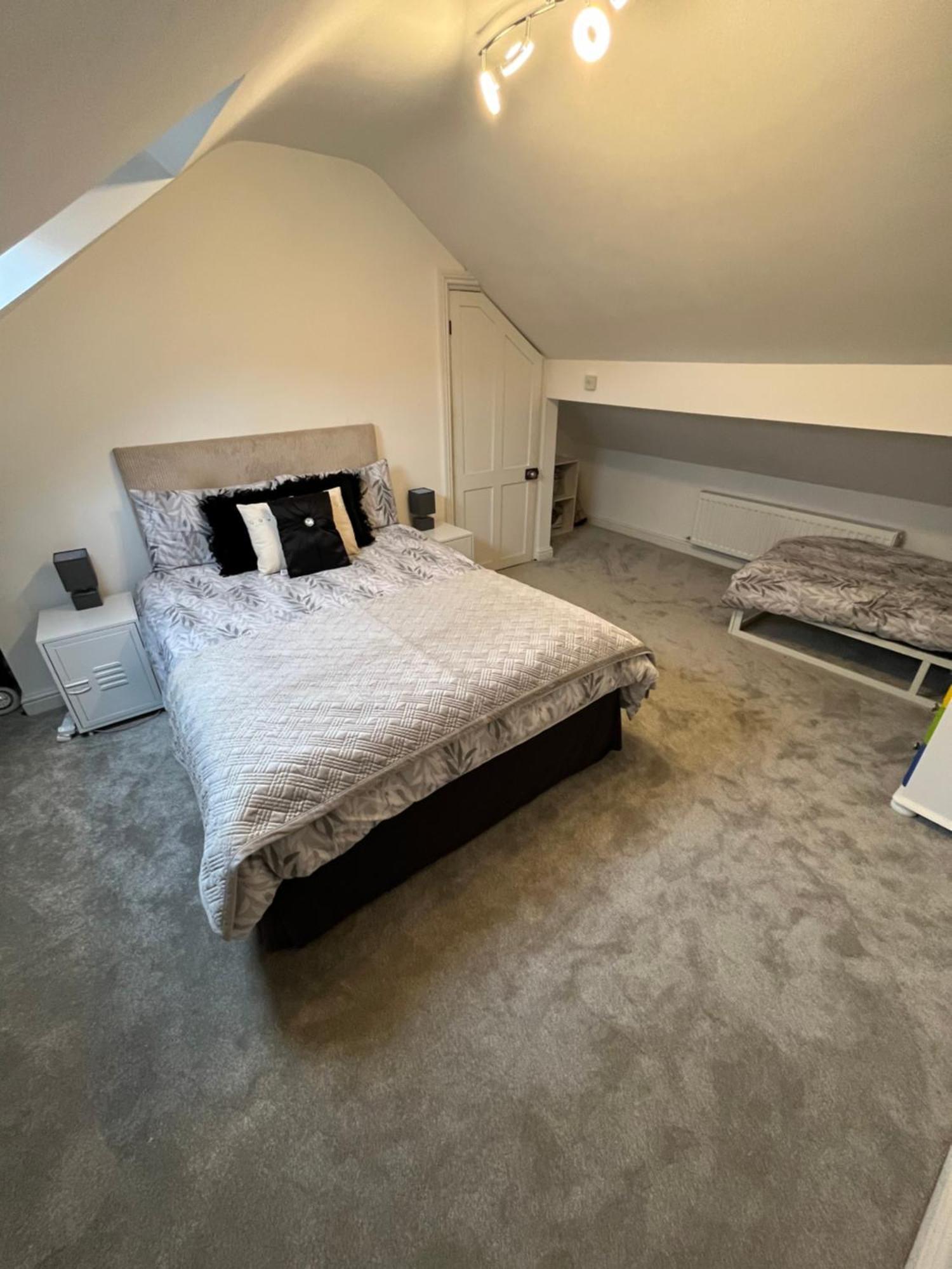 Wolf Hollow, Sleeps 4 2, Buxton Town Centre *
