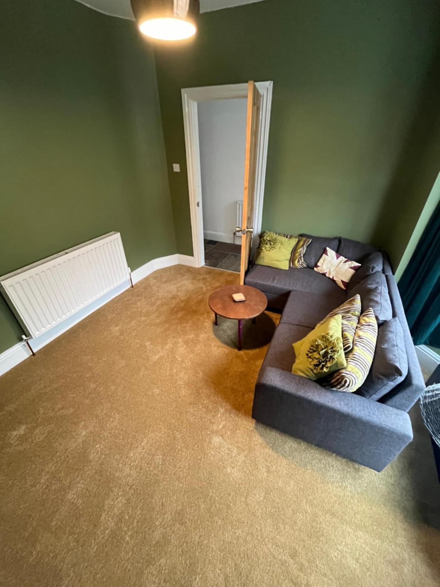 Wolf Hollow, Sleeps 4 2, Buxton Town Centre Holiday home