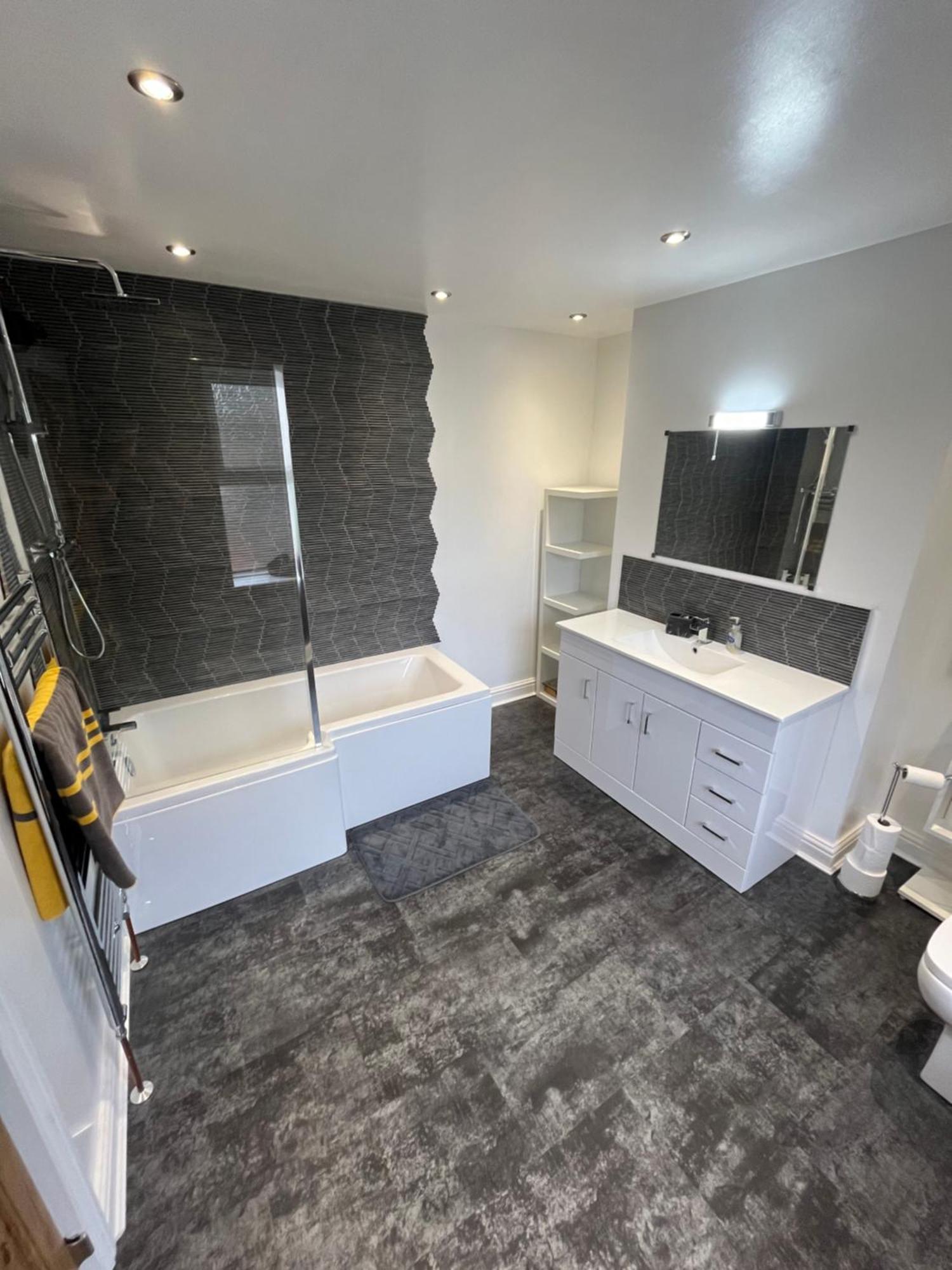 Wolf Hollow, Sleeps 4 2, Buxton Town Centre